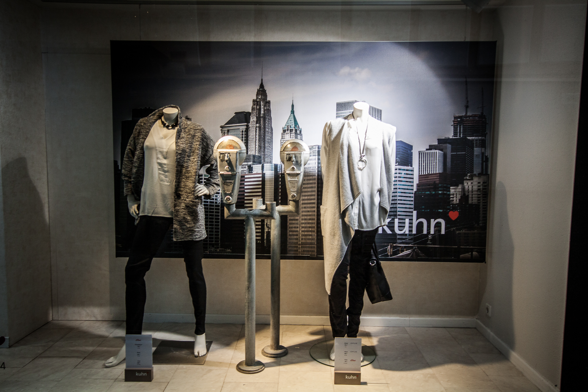 Schaufenster und Magazin